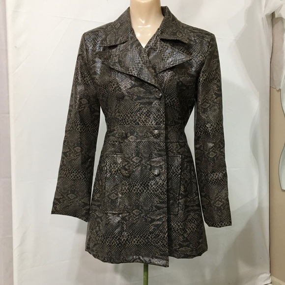 BCBGMaxAzria Jackets & Blazers - BCBGMaxazaria snake skin print coat